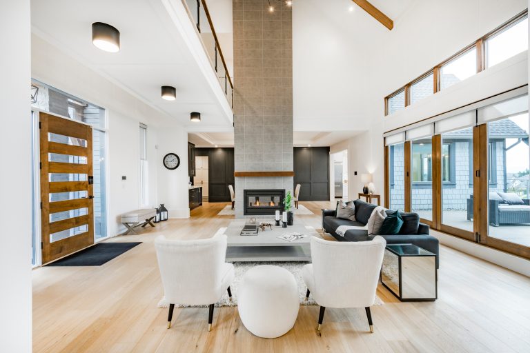 Large,open,concept,great,room,with,fireplace,and,wooden,beams